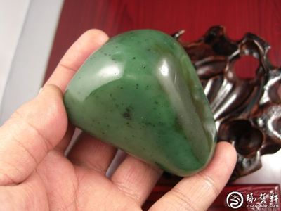 如何区分青海碧玉与俄罗斯碧玉 特征与鉴别方法详解