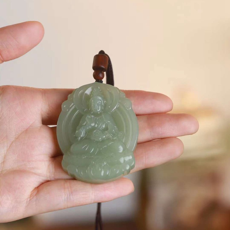 和田玉供应链探秘 天然新疆和田玉与青海老料冰晴水色莲花观音男款玉石