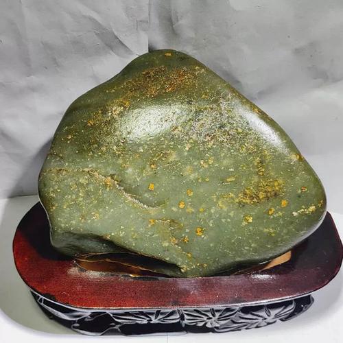 三斤重洒金皮真皮和田玉青玉籽料大块玉原石翠青玉天然大玉石摆件 青海玉石的非凡之选